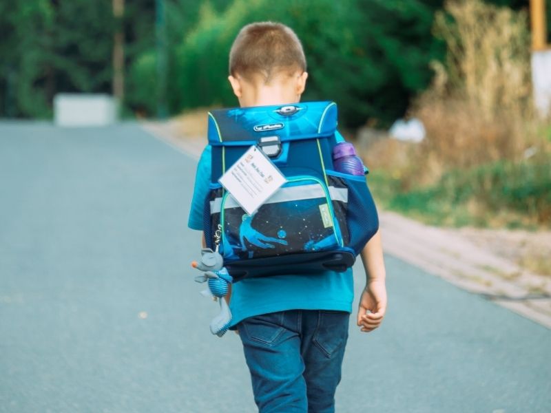 okula-gitmek-istemeyen-cocuga-nasil-davranabilirim-12-maddede-ogrenin